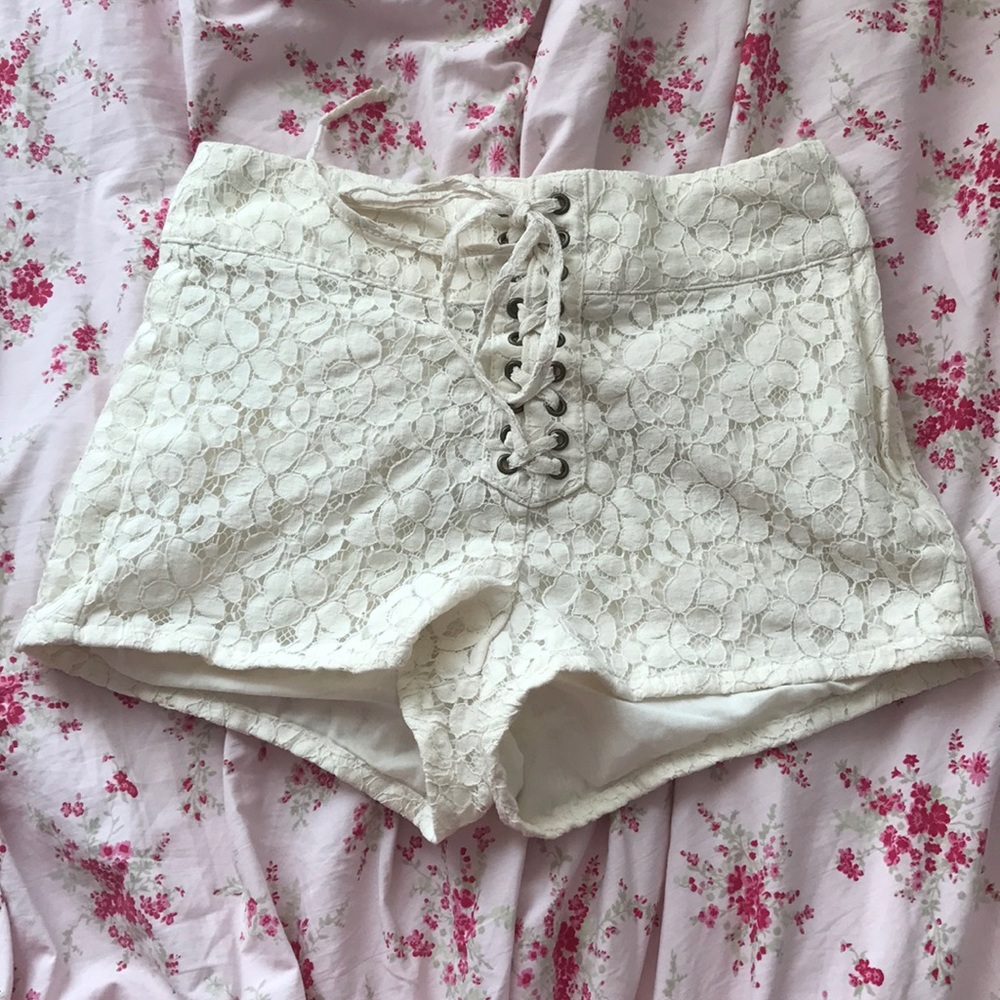 White/ cream patterned shorts